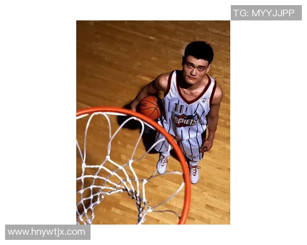 巅峰姚明的灌篮时刻展现篮球巨星的力量与优雅